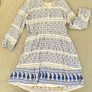 Long sleeve blue and white dress